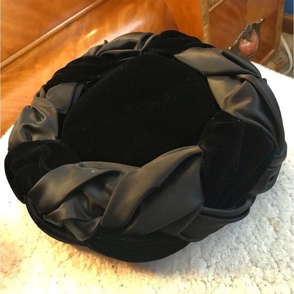 Vintage 1950s Black Velvet & Satin Braided Pillbox Hat One Size - Picture 3 of 5